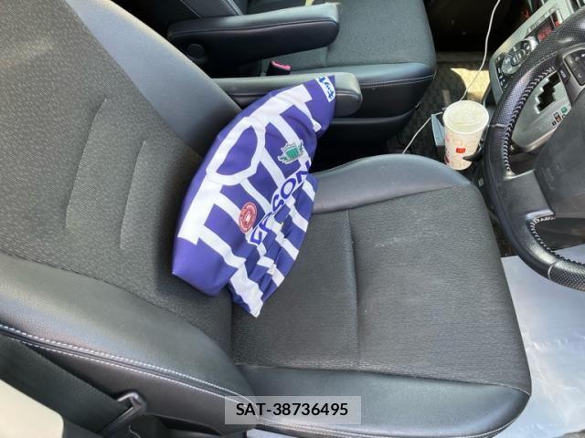 Toyota VOXY 2013-08 8132936-12