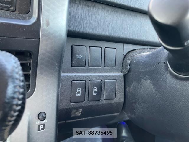 Toyota VOXY 2013-08 8132936-13