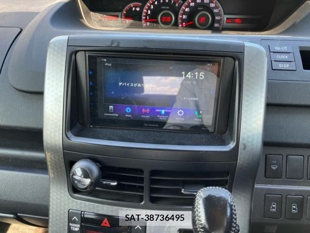 Toyota VOXY 2013-08 8132936-15