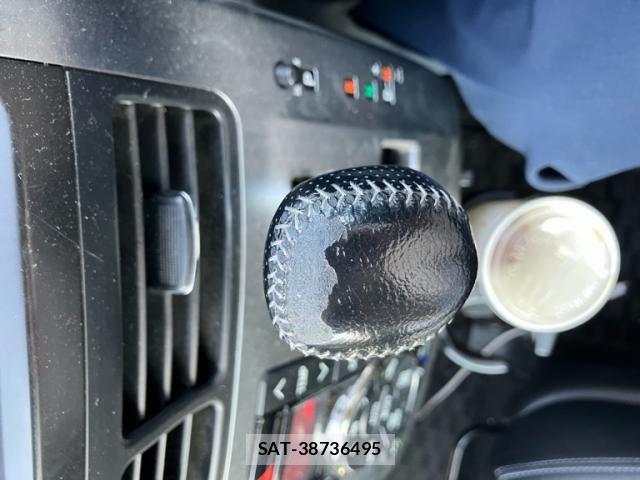 Toyota VOXY 2013-08 8132936-17