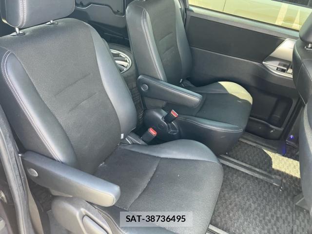 Toyota VOXY 2013-08 8132936-21