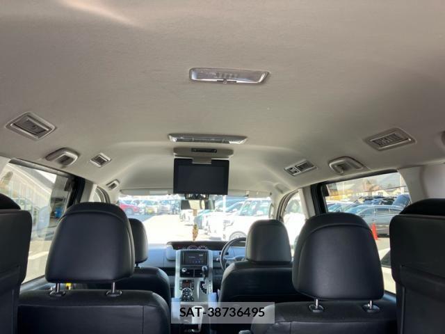 Toyota VOXY 2013-08 8132936-22
