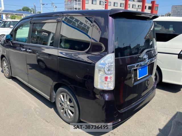 Toyota VOXY 2013-08 8132936-5