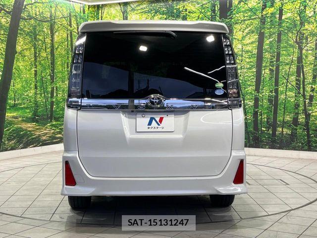 Toyota VOXY 2017-02 8132927-14