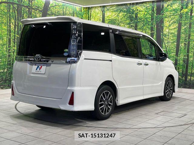 Toyota VOXY 2017-02 8132927-16
