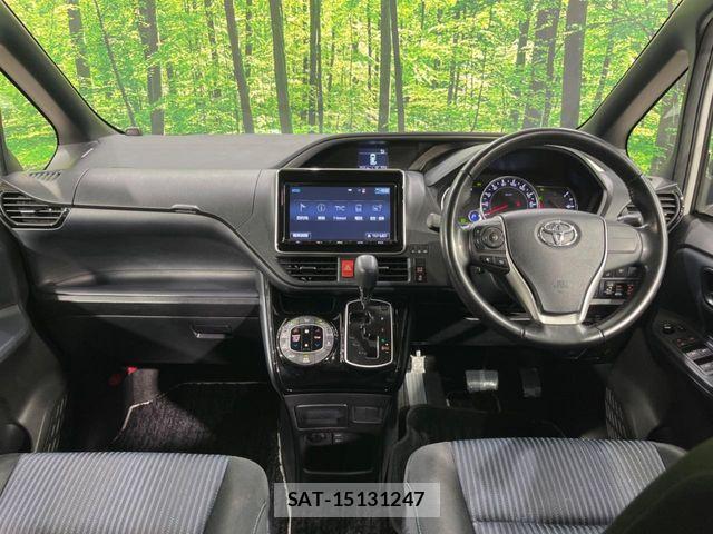 Toyota VOXY 2017-02 8132927-1
