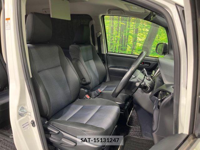 Toyota VOXY 2017-02 8132927-7
