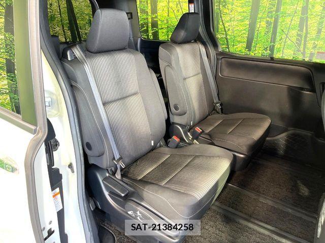 Toyota VOXY 2019-02 8132917-9