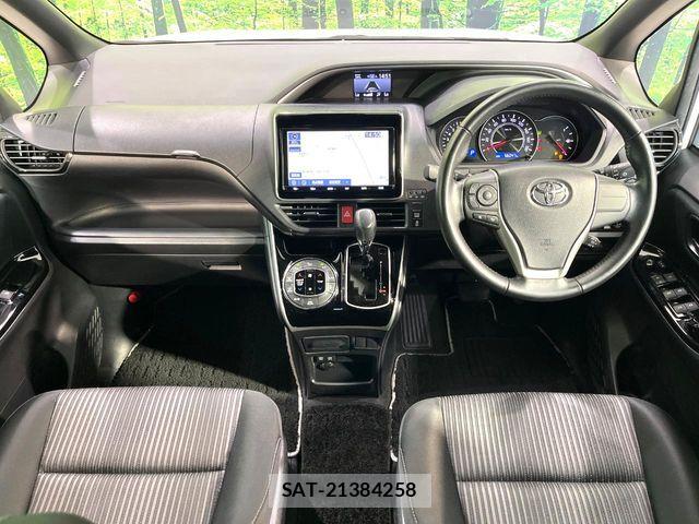 Toyota VOXY 2019-02 8132917-1