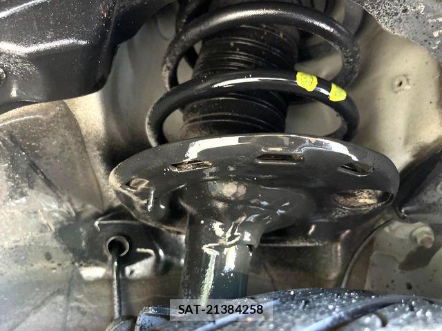 Toyota VOXY 2019-02 8132917-19