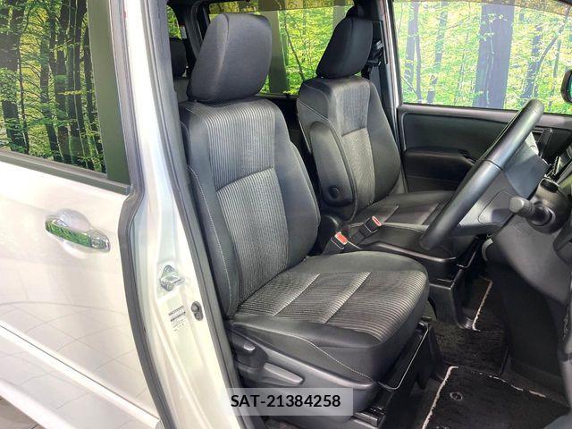 Toyota VOXY 2019-02 8132917-8