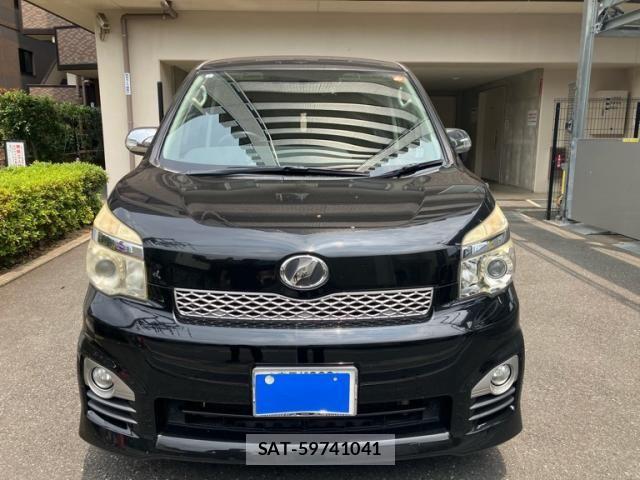 Toyota VOXY 2013-08 8132935-0