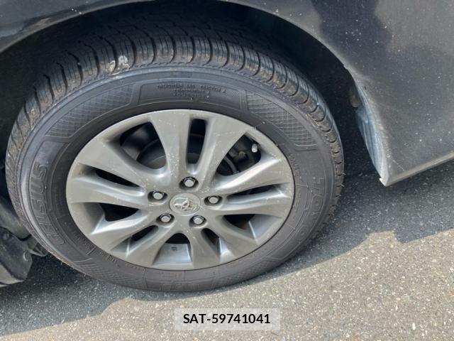 Toyota VOXY 2013-08 8132935-9