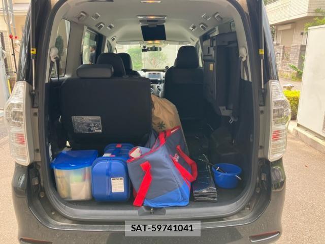 Toyota VOXY 2013-08 8132935-11