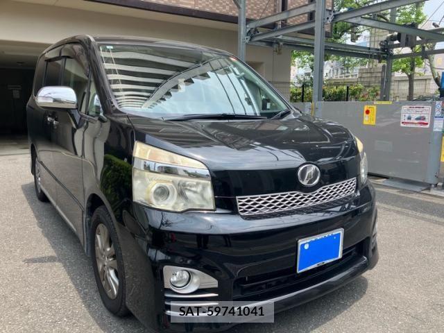 Toyota VOXY 2013-08 8132935-1