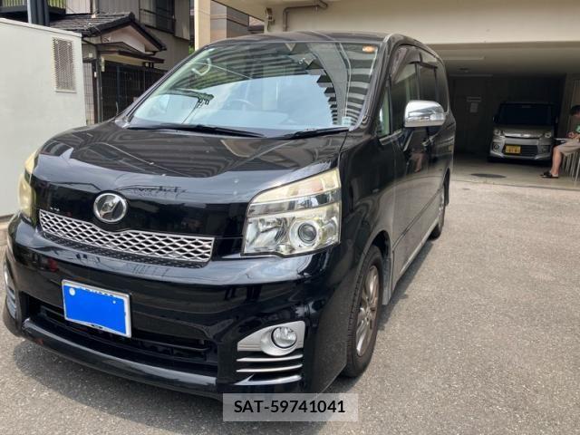 Toyota VOXY 2013-08 8132935-2