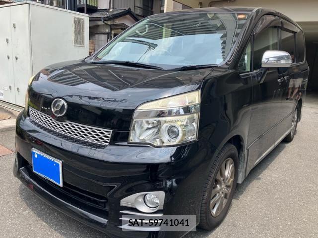 Toyota VOXY 2013-08 8132935-3