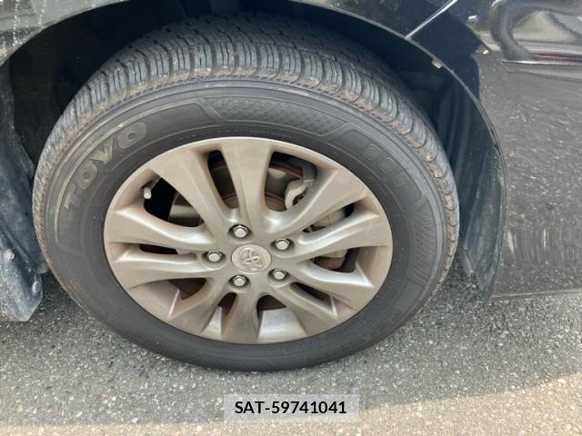 Toyota VOXY 2013-08 8132935-7