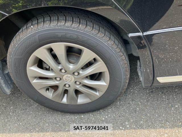 Toyota VOXY 2013-08 8132935-8