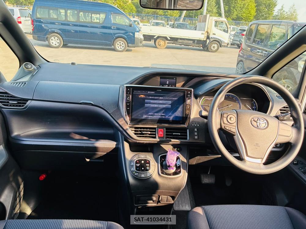 Toyota VOXY 2017-03 7974299-12
