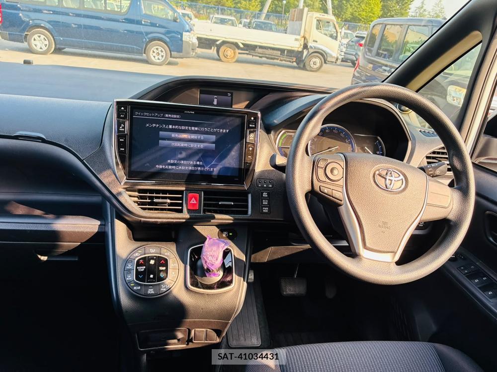 Toyota VOXY 2017-03 7974299-13