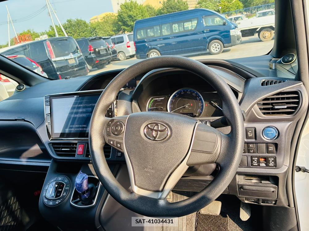 Toyota VOXY 2017-03 7974299-14