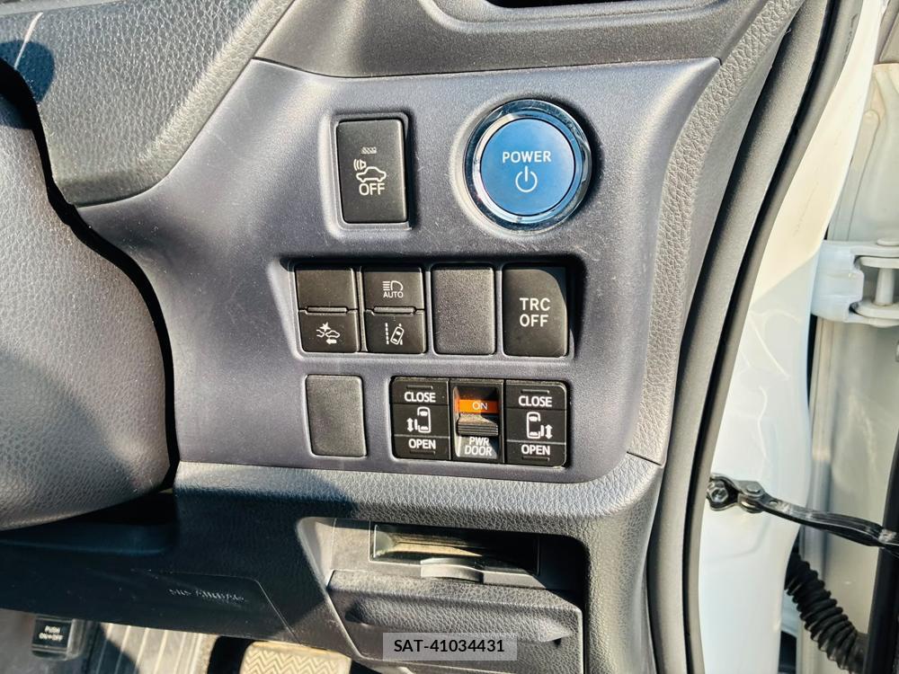 Toyota VOXY 2017-03 7974299-16