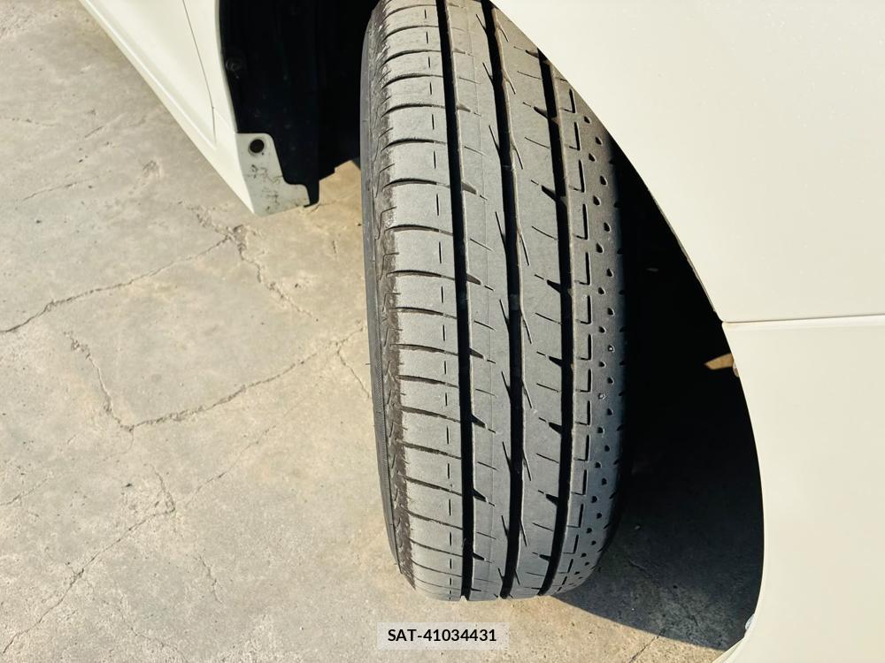Toyota VOXY 2017-03 7974299-32