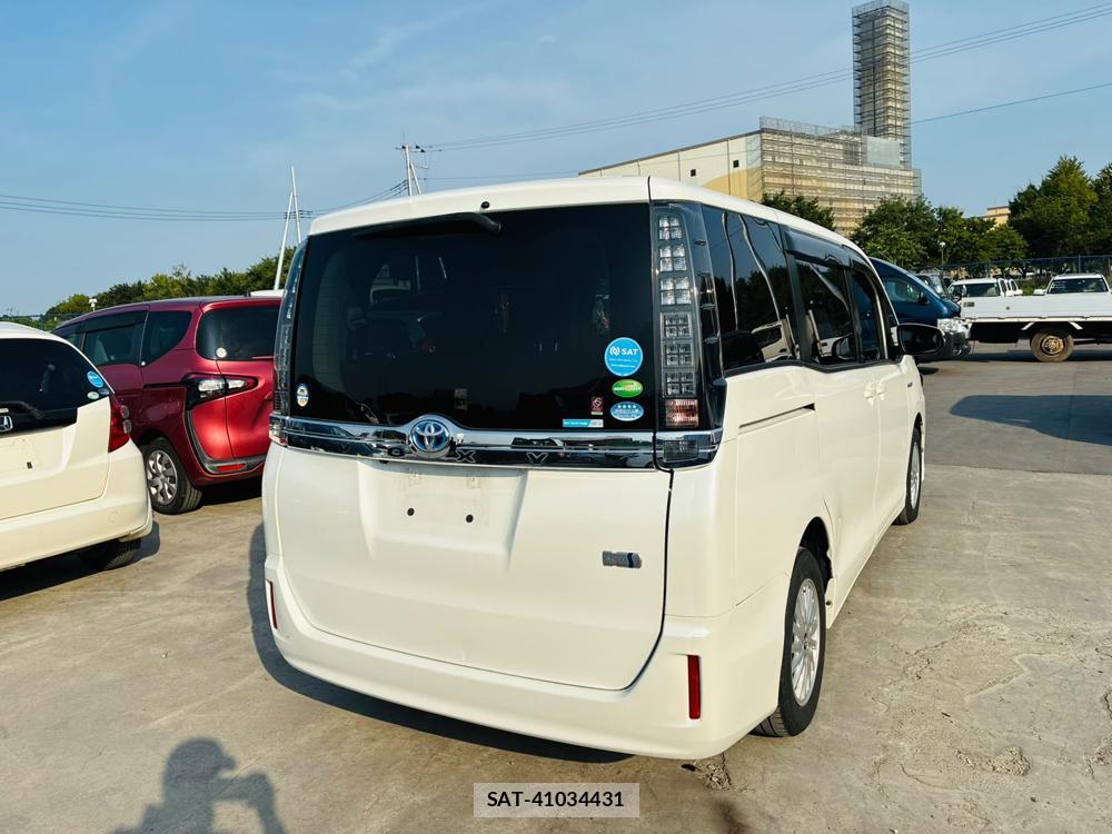 Toyota VOXY 2017-03 7974299-4
