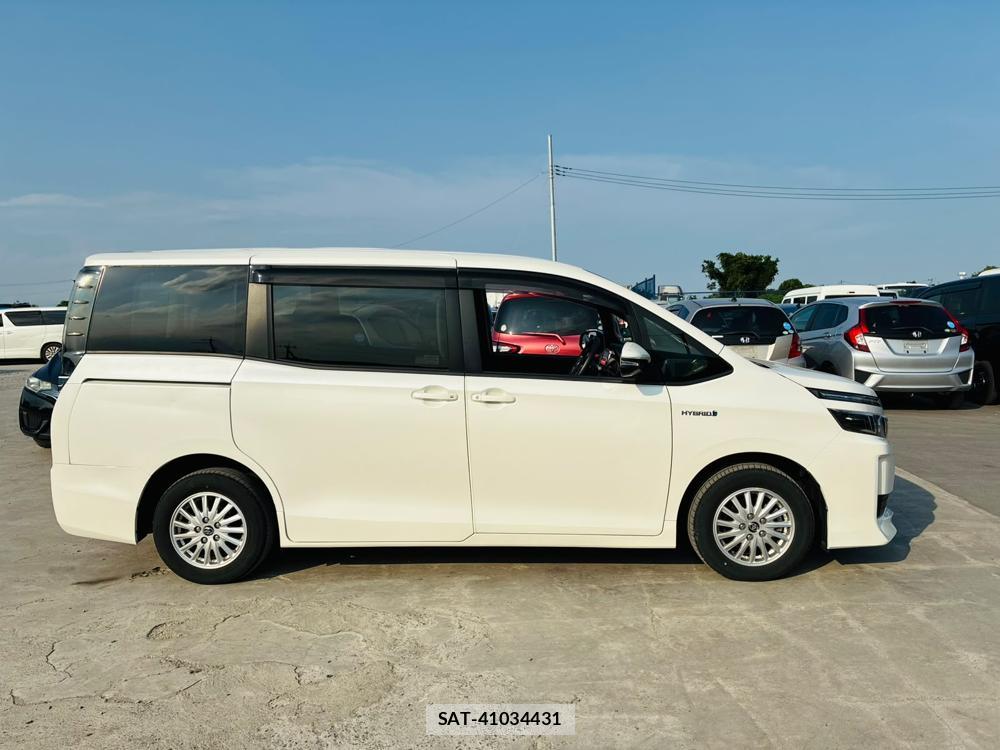 Toyota VOXY 2017-03 7974299-5
