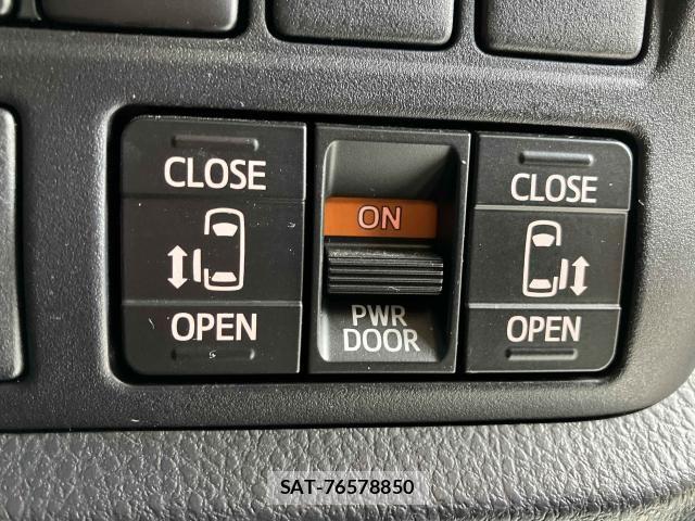 Toyota VOXY 2019-03 8132911-11
