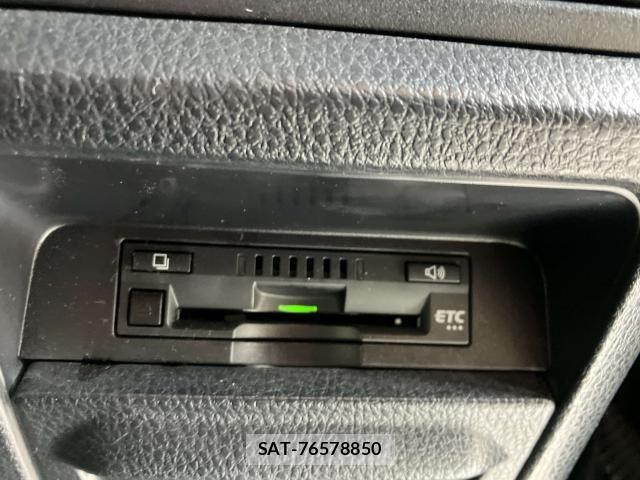 Toyota VOXY 2019-03 8132911-12