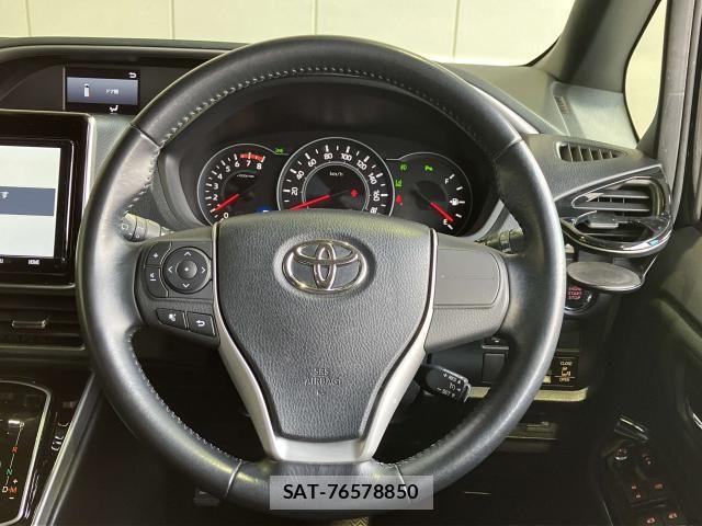 Toyota VOXY 2019-03 8132911-13