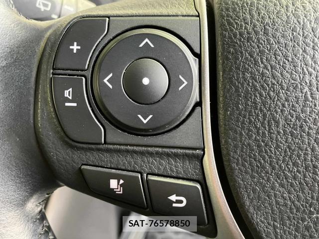 Toyota VOXY 2019-03 8132911-15