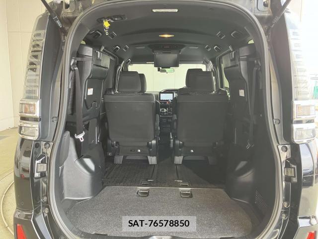 Toyota VOXY 2019-03 8132911-21