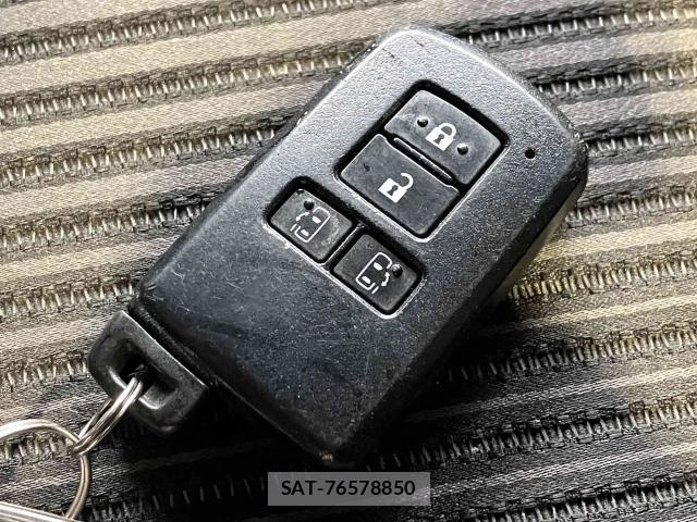 Toyota VOXY 2019-03 8132911-23