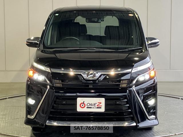 Toyota VOXY 2019-03 8132911-26