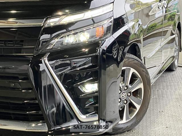 Toyota VOXY 2019-03 8132911-2