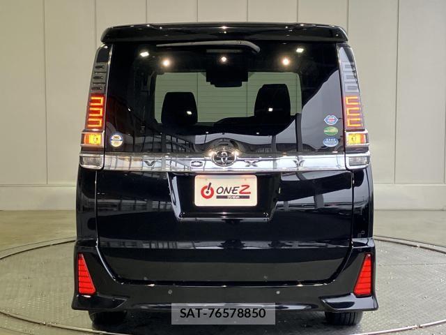 Toyota VOXY 2019-03 8132911-29