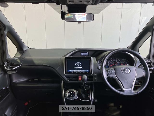 Toyota VOXY 2019-03 8132911-6