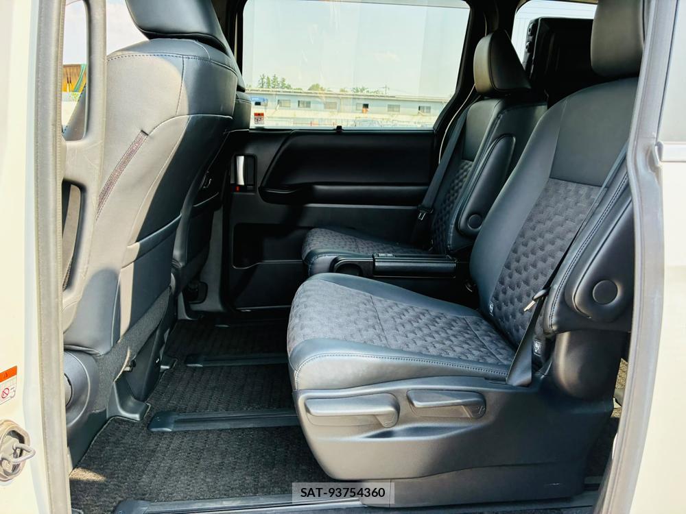 Toyota VOXY 2022-03 8080429-9
