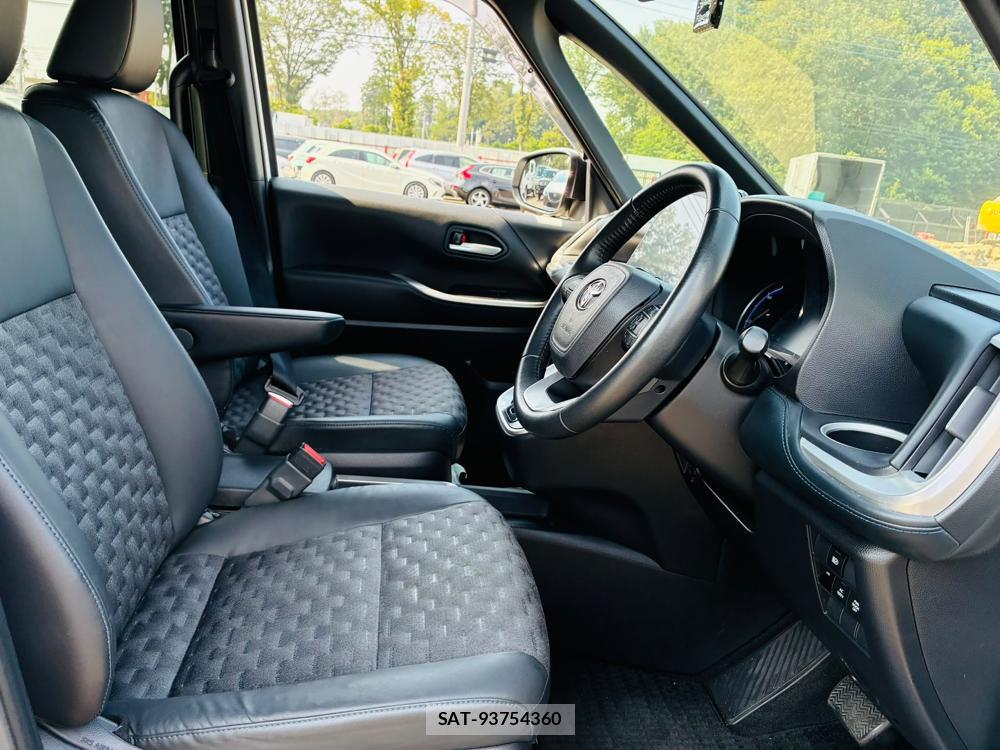 Toyota VOXY 2022-03 8080429-11