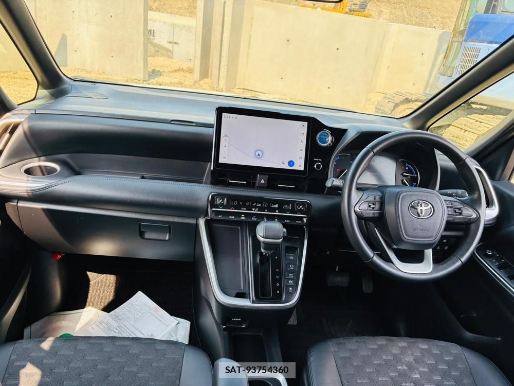 Toyota VOXY 2022-03 8080429-12