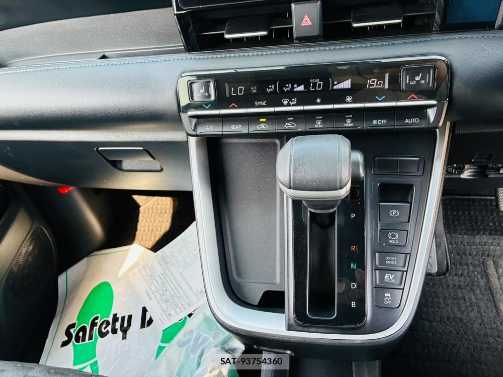 Toyota VOXY 2022-03 8080429-18