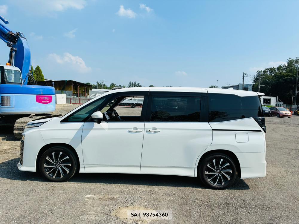 Toyota VOXY 2022-03 8080429-1