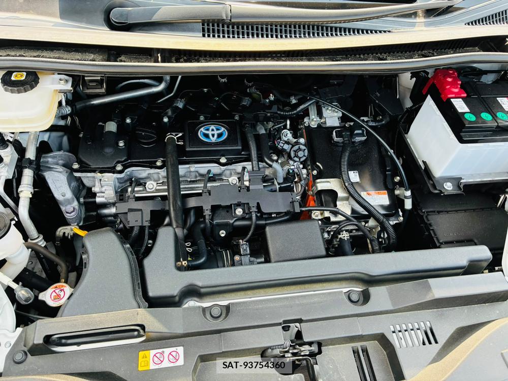 Toyota VOXY 2022-03 8080429-37