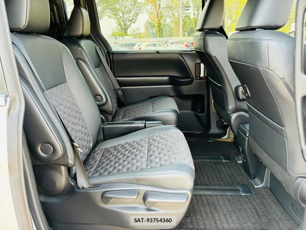 Toyota VOXY 2022-03 8080429-8