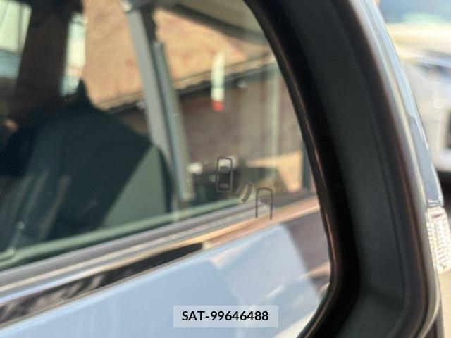 Toyota VOXY 2022-10 8132901-11