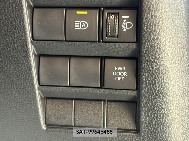 Toyota VOXY 2022-10 8132901-17