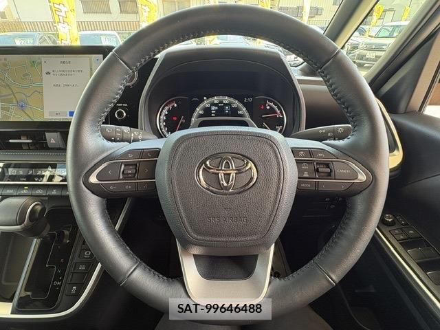 Toyota VOXY 2022-10 8132901-24